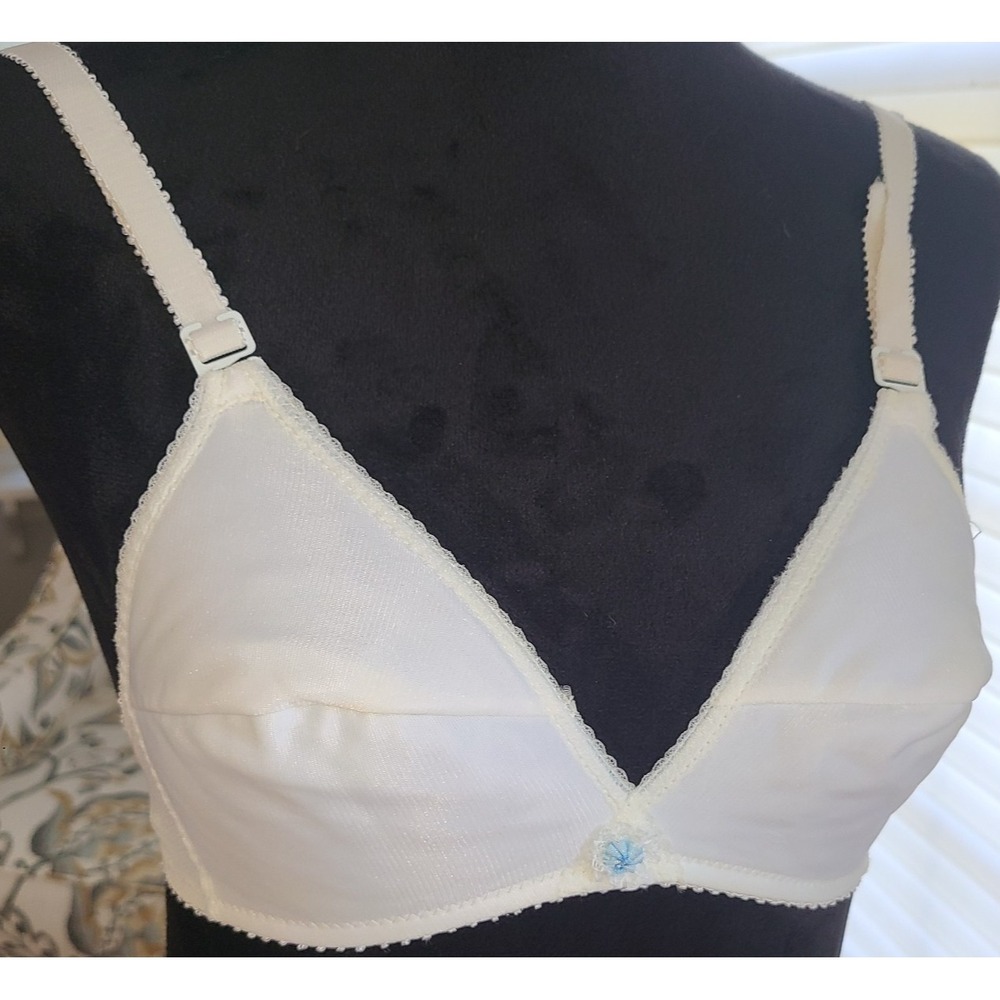 Vintage 60s Carnival White Soft Cup Bra USA Made Wireless Blue Flower 32 nylon